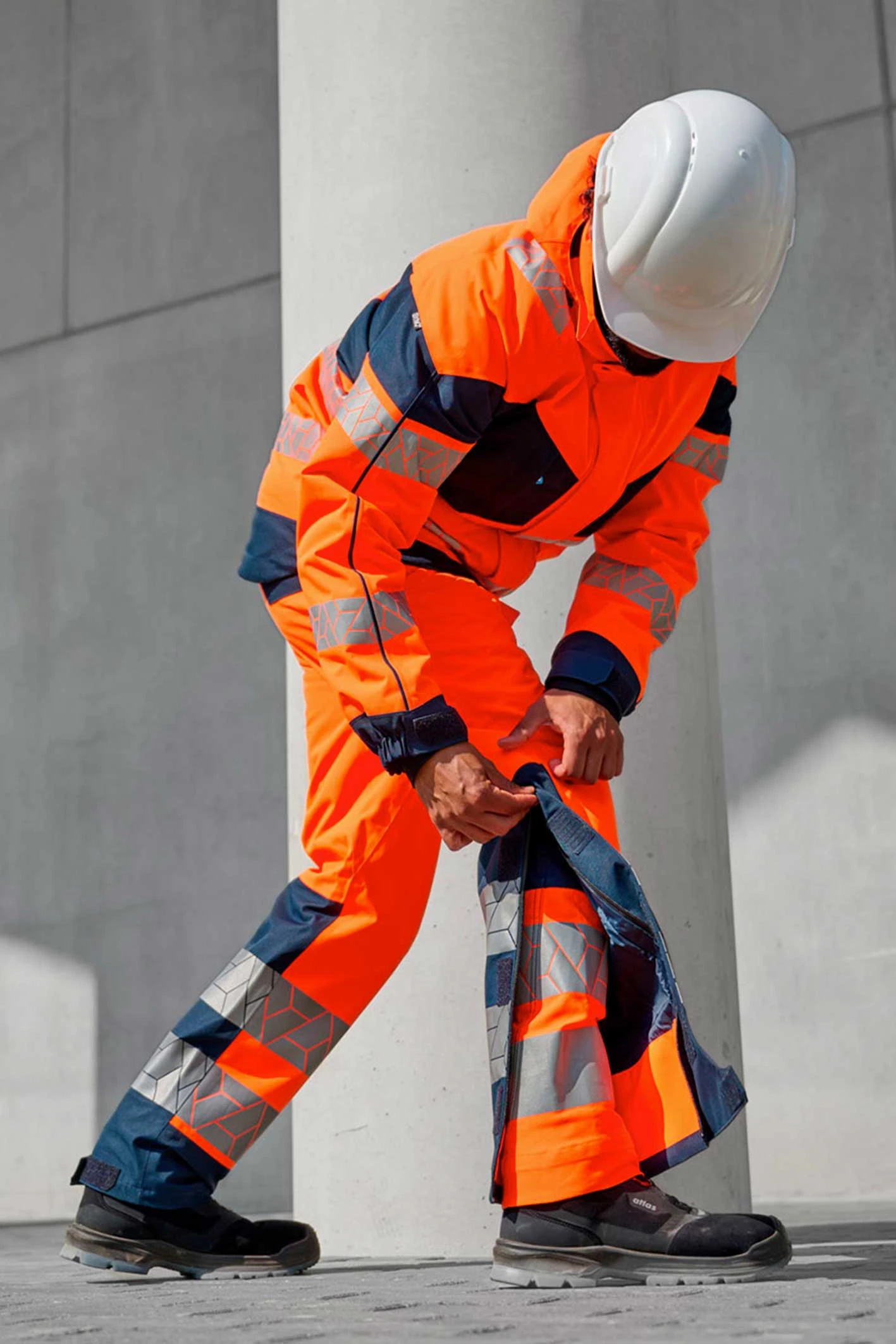 SYNQ Raylight Hi Vis Waterproof Rain Over Trousers Orange Class 2 - Image 4